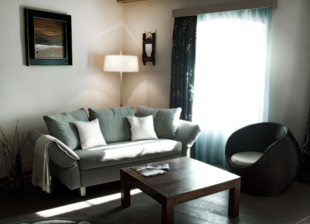 La Belle Saison Bed and Breakfast Mollens  Rum bild