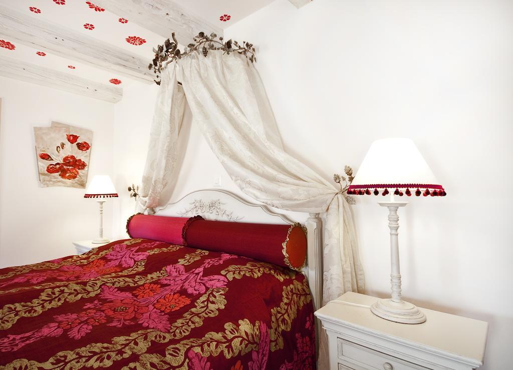 La Belle Saison Bed and Breakfast Mollens  Rum bild