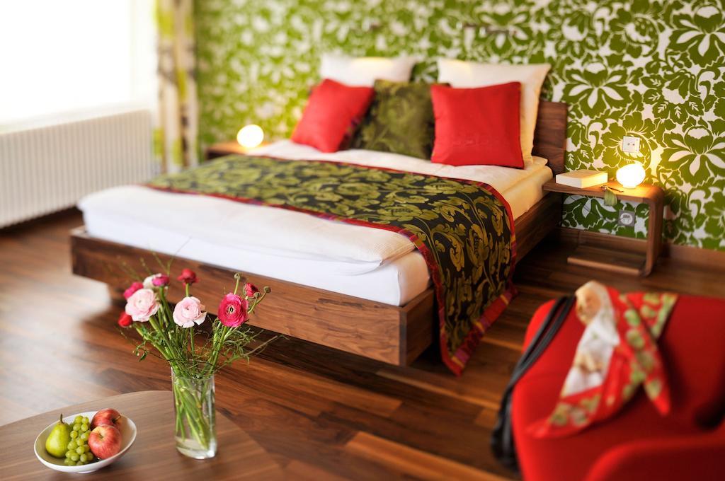La Belle Saison Bed and Breakfast Mollens  Rum bild
