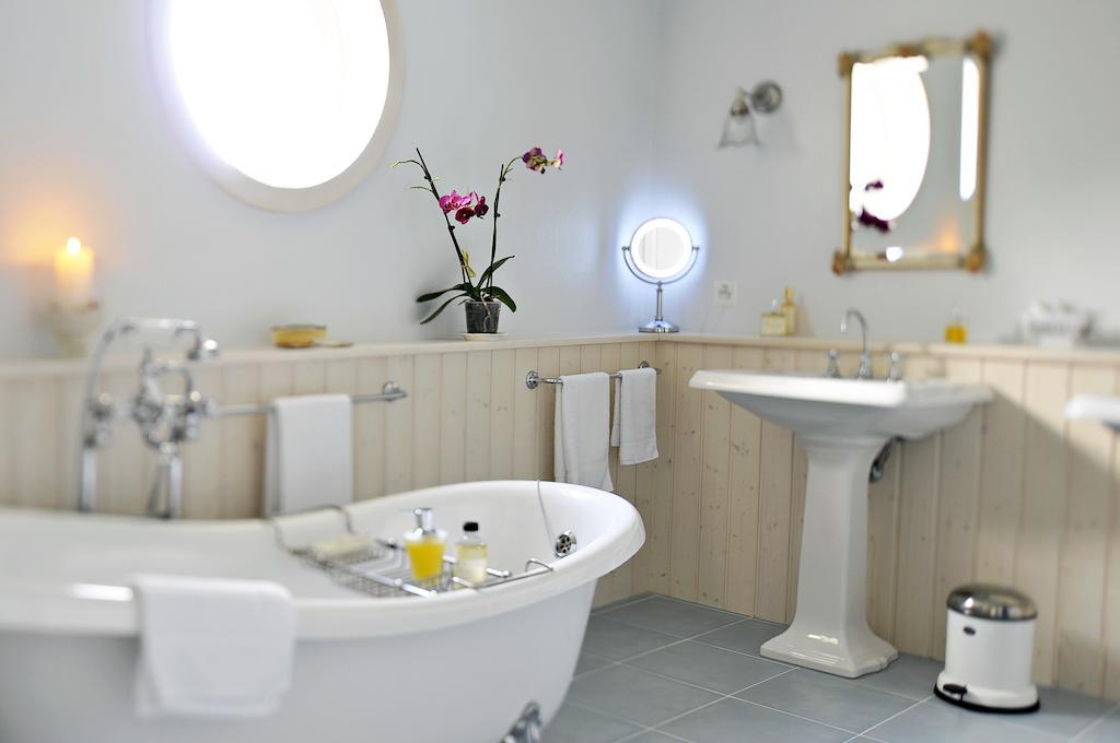La Belle Saison Bed and Breakfast Mollens  Rum bild